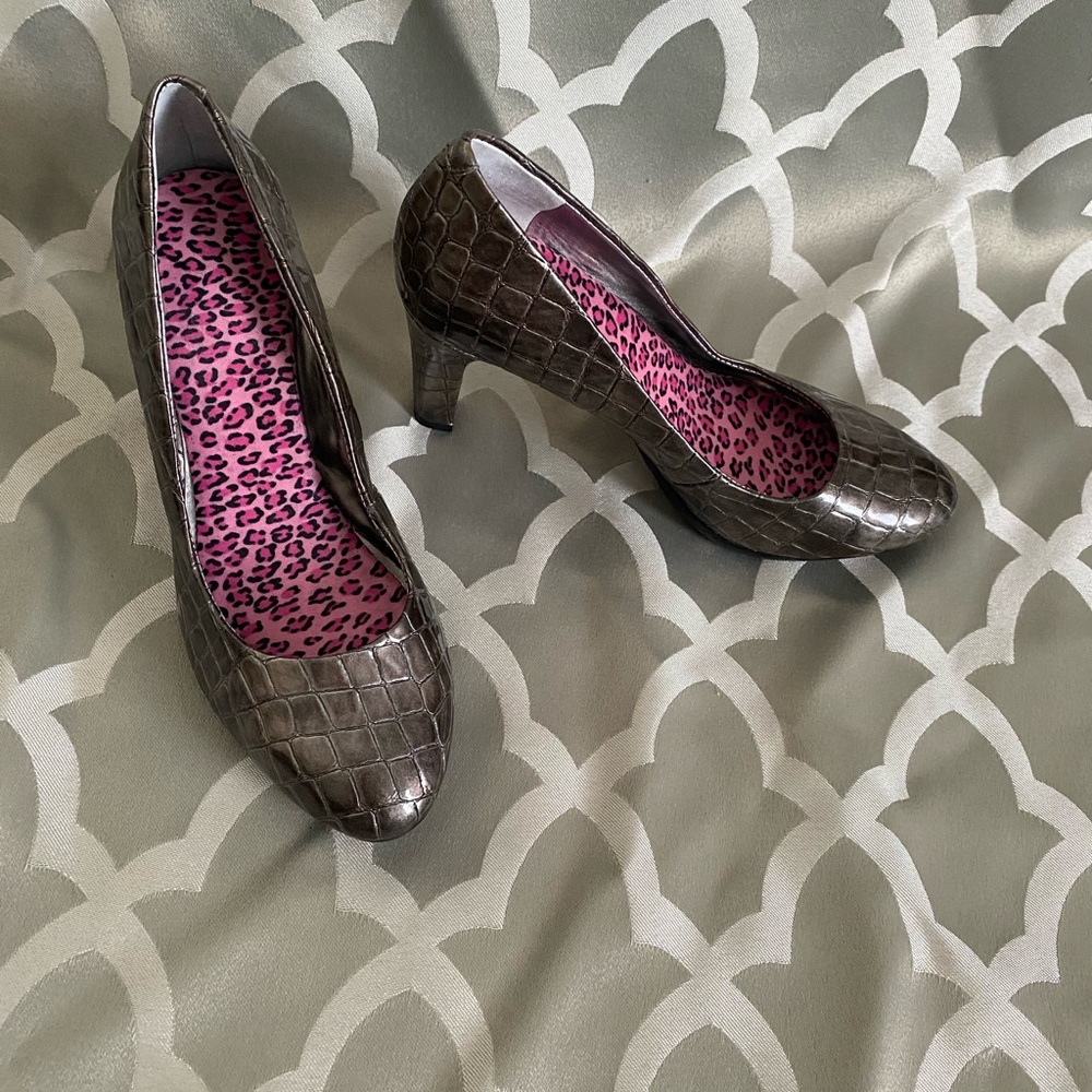 Anne Klein Crocodile Patterned Heels - Silver